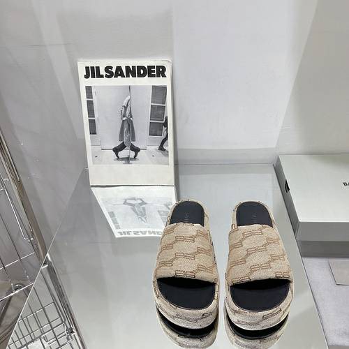 Picture of Balenciaga Shoes Women _SKUfw131801362fw